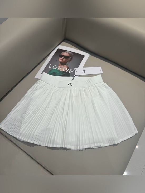 ALO Yoga Dresses & Skirts - ALO Yoga Women’s White Pleated Skater Skirt